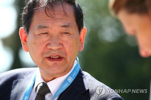 한대성 주제네바 북한대표부 대사가 22일(현지시간) 로이터통신과 인터뷰하고 있다. [로이터=연합뉴스]